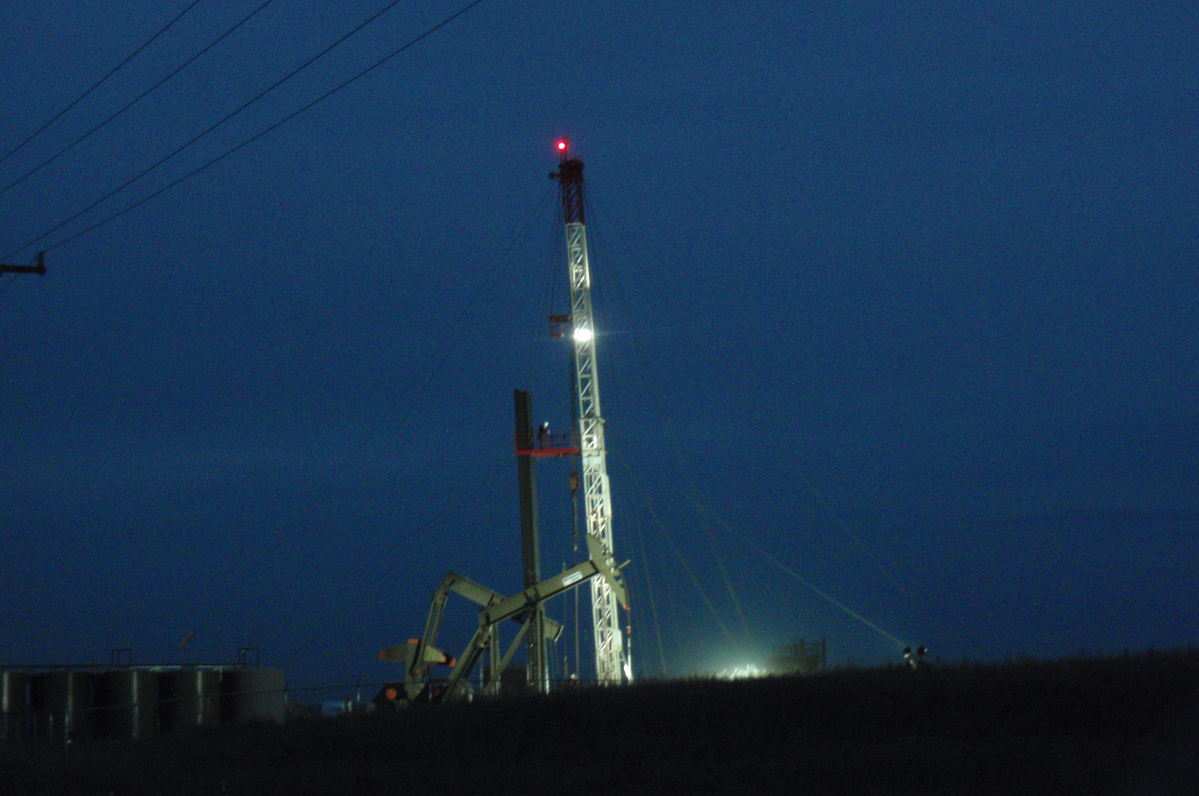 Workover rig, immediately north of Williston. Photo by James Ulvog.